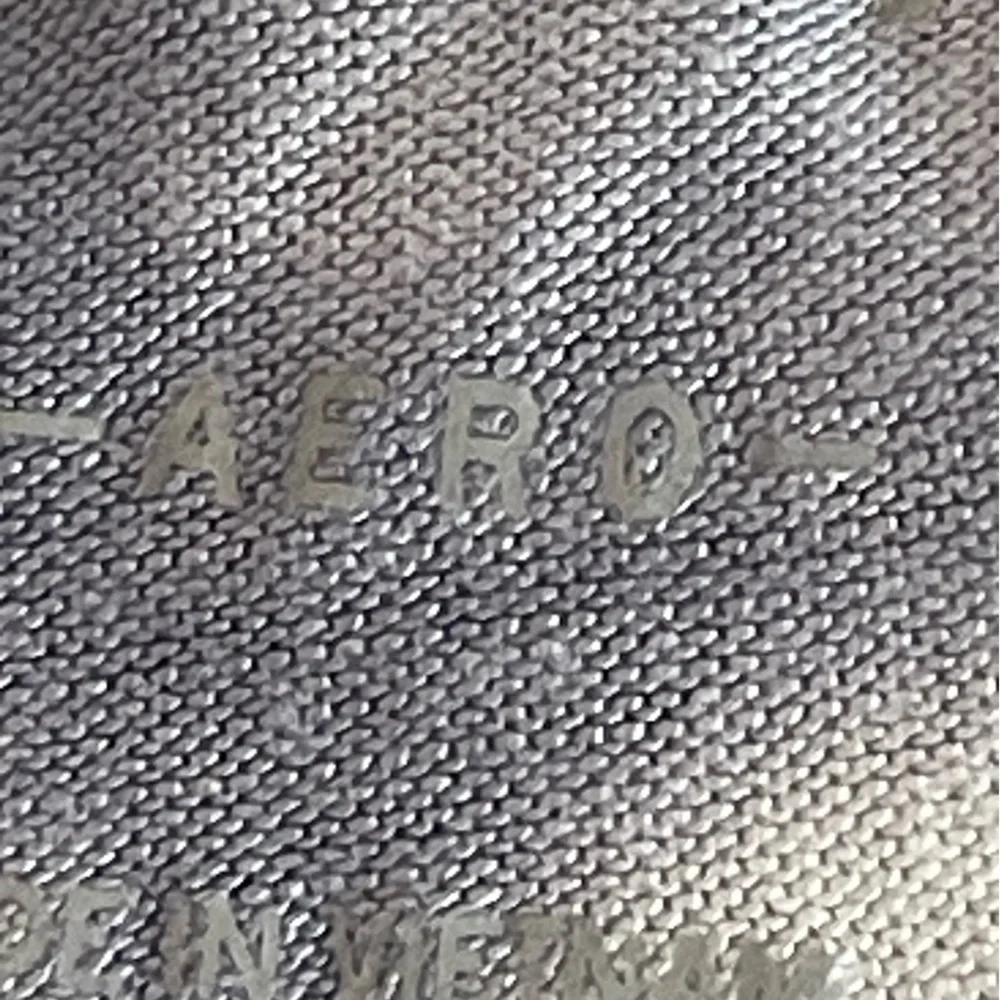 Aeropostale. Sz Small. Crop Top.. Small hole Rt arm. - Picture 13 of 16